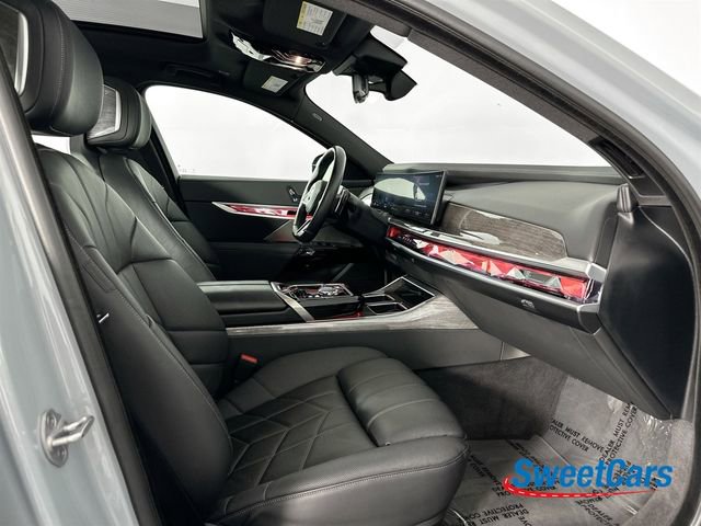 Used 2025 BMW 740i xDrive image 10