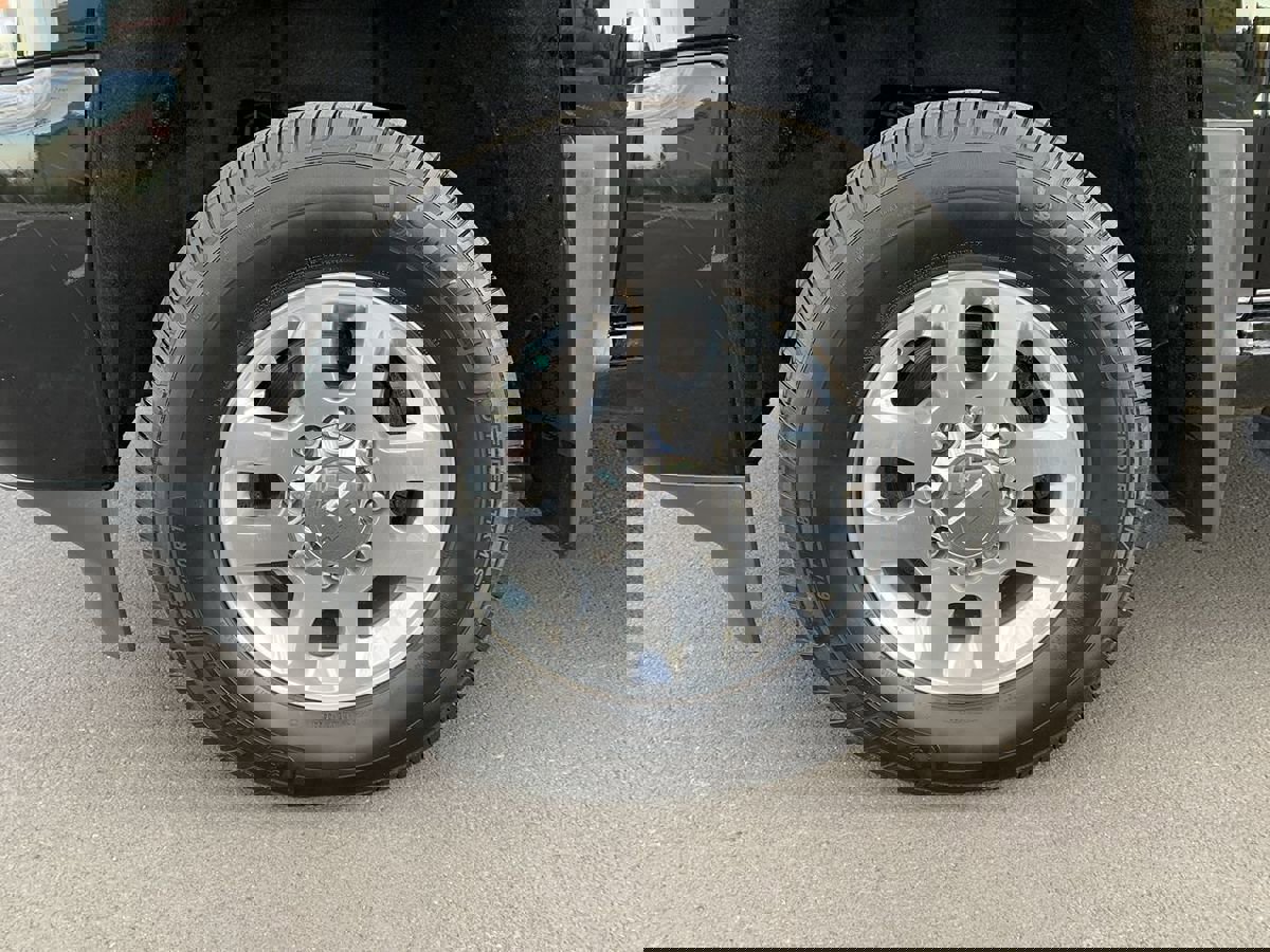 Used 2015 Chevrolet Silverado 3500 High Country image 11