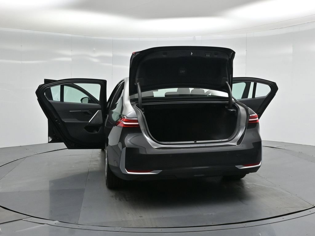 Used 2025 BMW 530i image 31