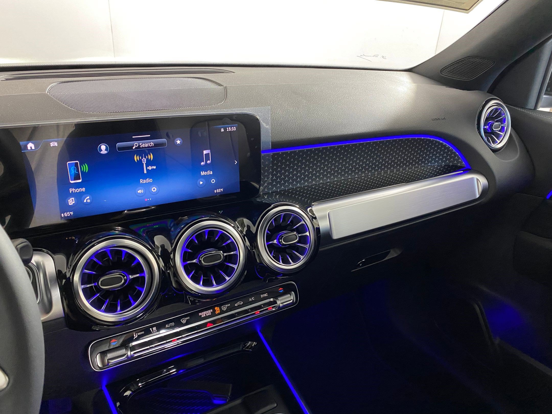 New 2025 Mercedes-Benz GLB 250 4MATIC image 23