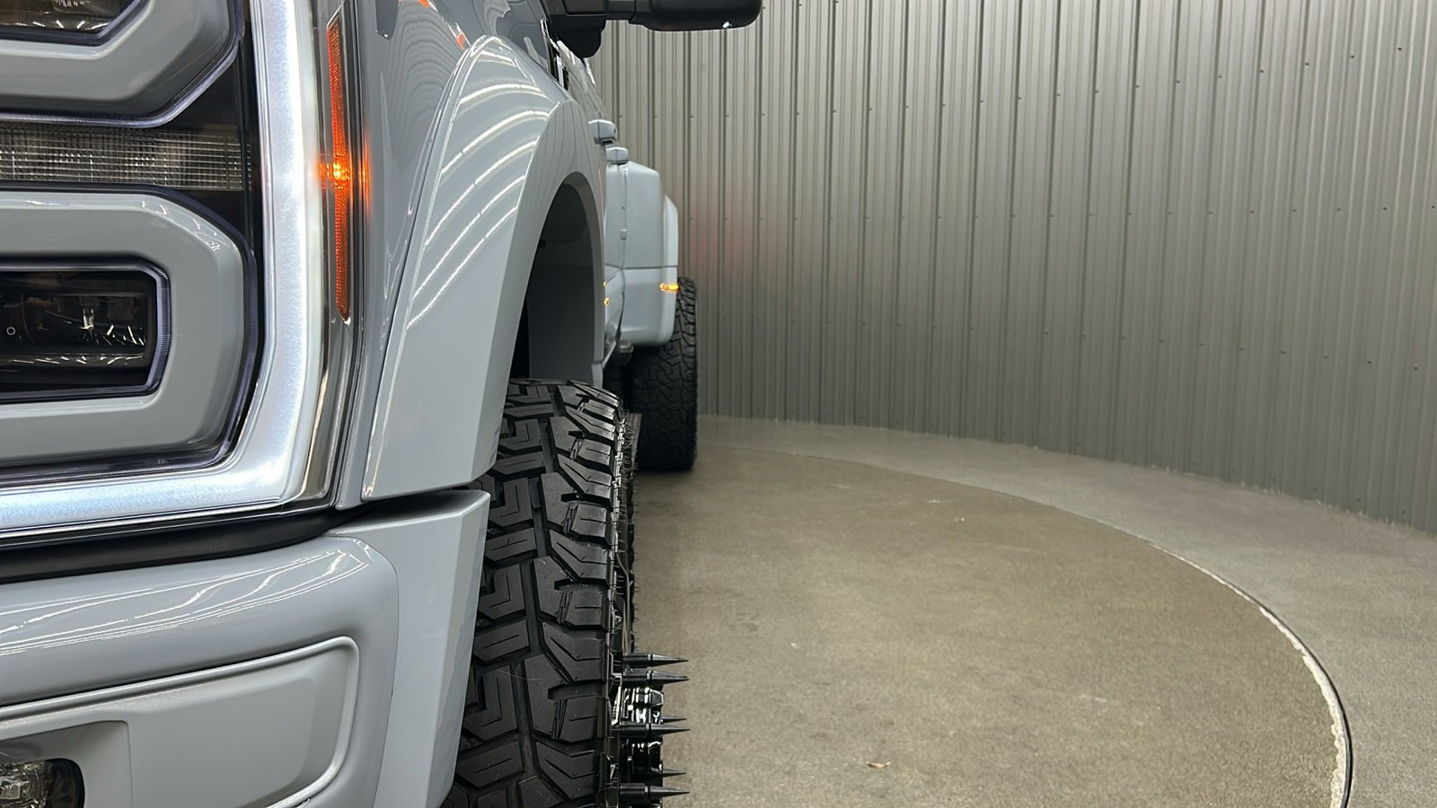 Used 2025 Ford F450 Platinum w/ FX4 Off-Road Package image 17