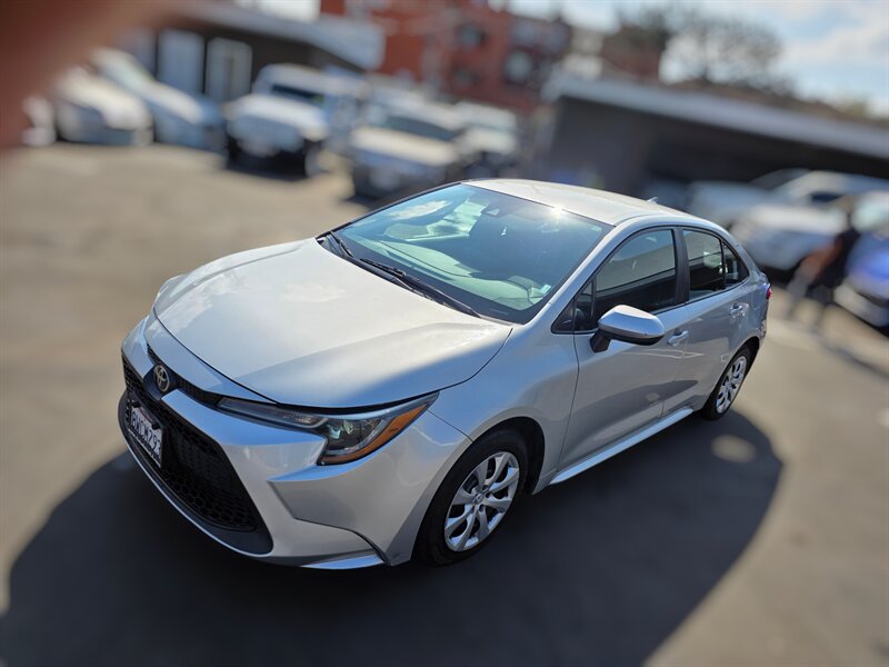 Used 2021 Toyota Corolla LE FWD image 2