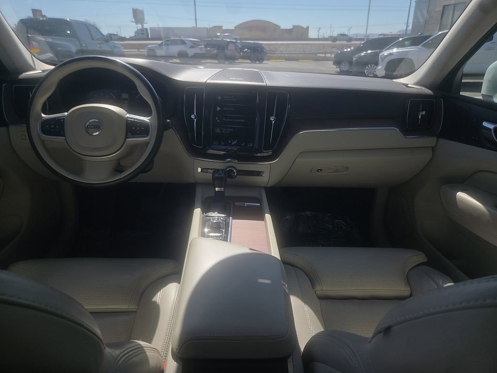 Used 2020 Volvo XC60 T5 Inscription image 17