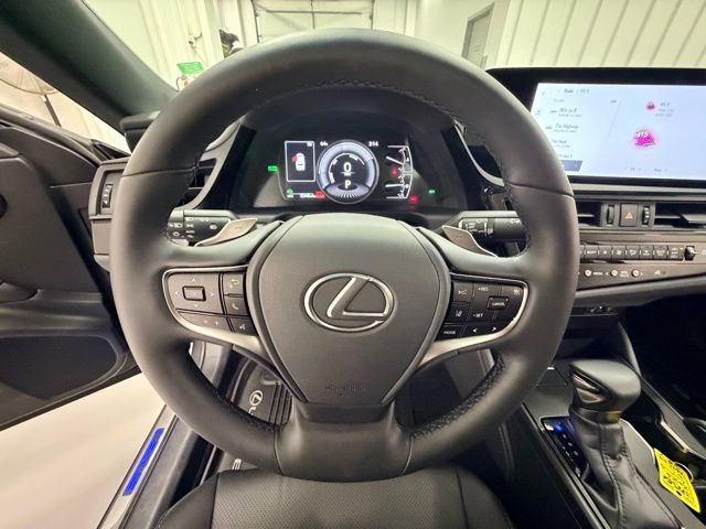 Used 2025 Lexus ES 300h F Sport image 11