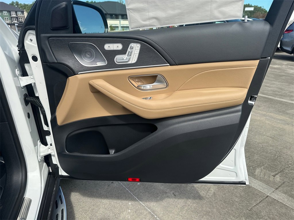 New 2026 Mercedes-Benz GLS 580 4MATIC image 16