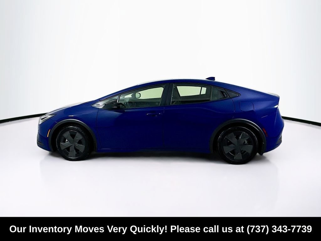 Used 2025 Toyota Prius LE FWD image 4