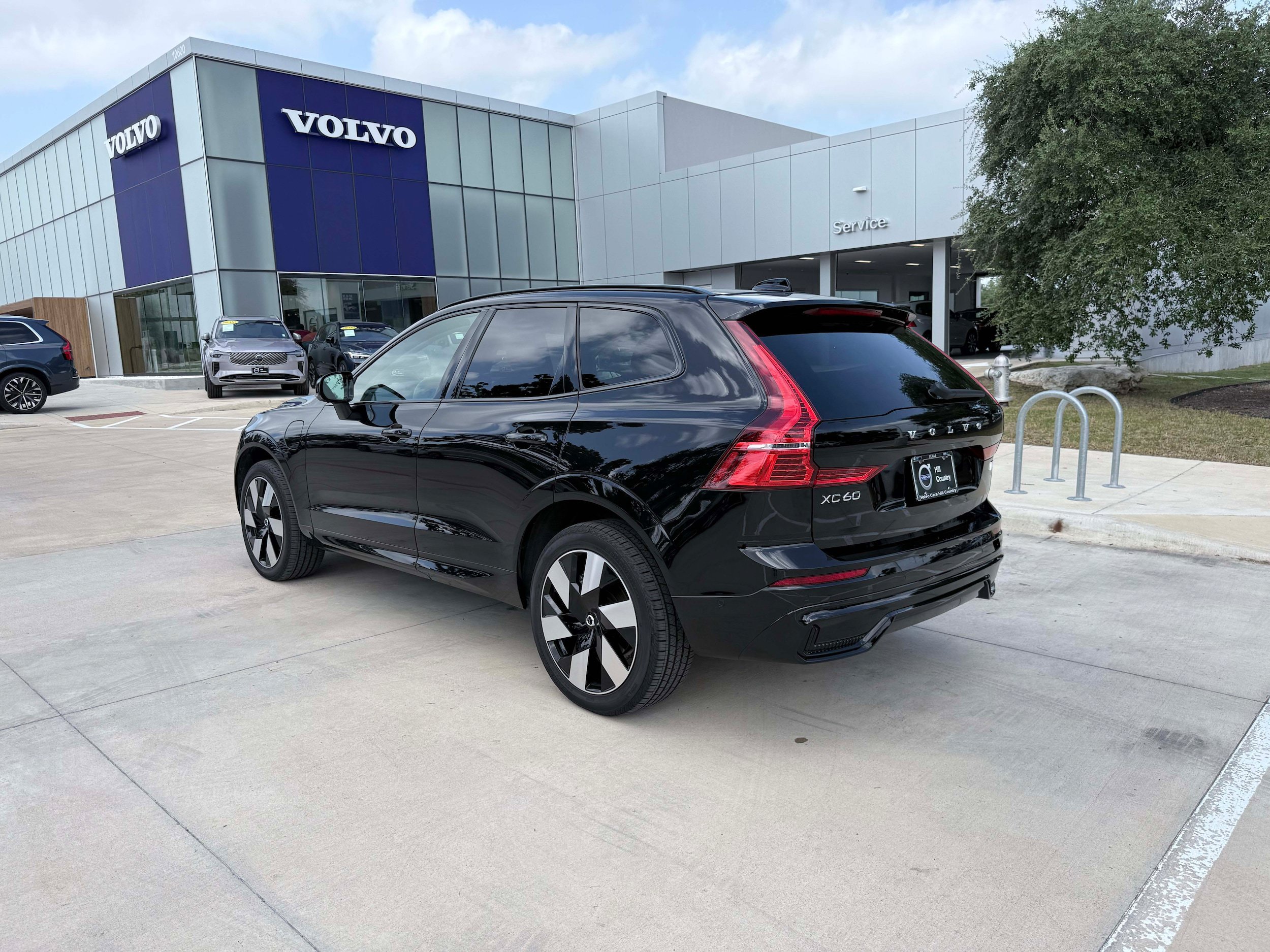 Certified 2024 Volvo XC60 T8 Plus AWD/4WD image 4