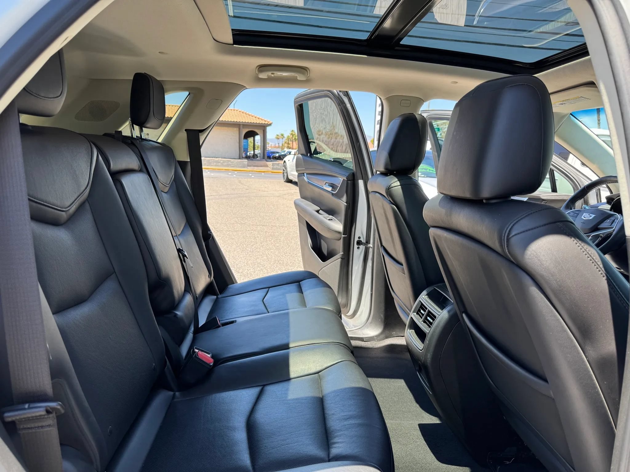 Used 2018 Cadillac XT5 Luxury w/ Driver Awareness Package FWD image 17