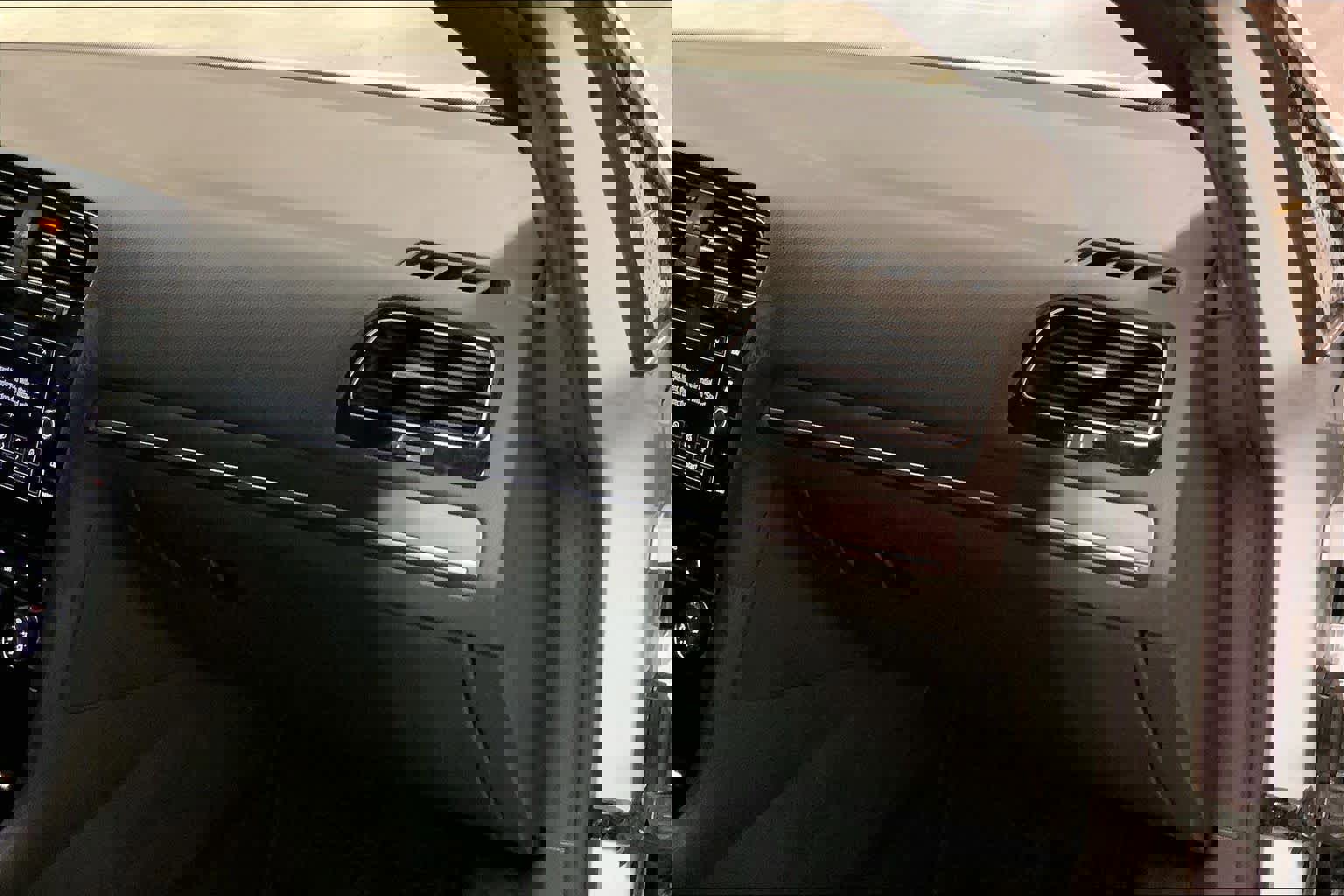 Used 2021 Volkswagen GTI SE image 18