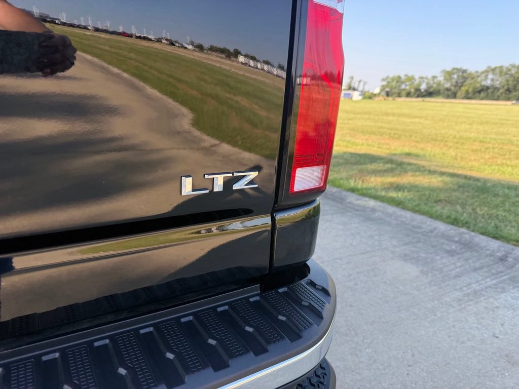 Used 2026 Chevrolet Silverado 2500 LTZ w/ LTZ Premium Package AWD/4WD image 6