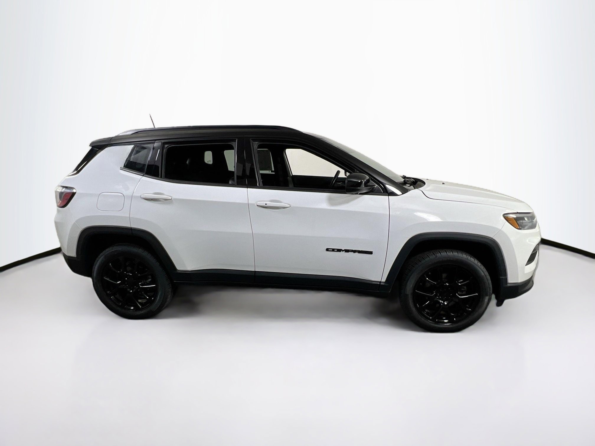 Used 2022 Jeep Compass Altitude w/ Convenience Group image 4