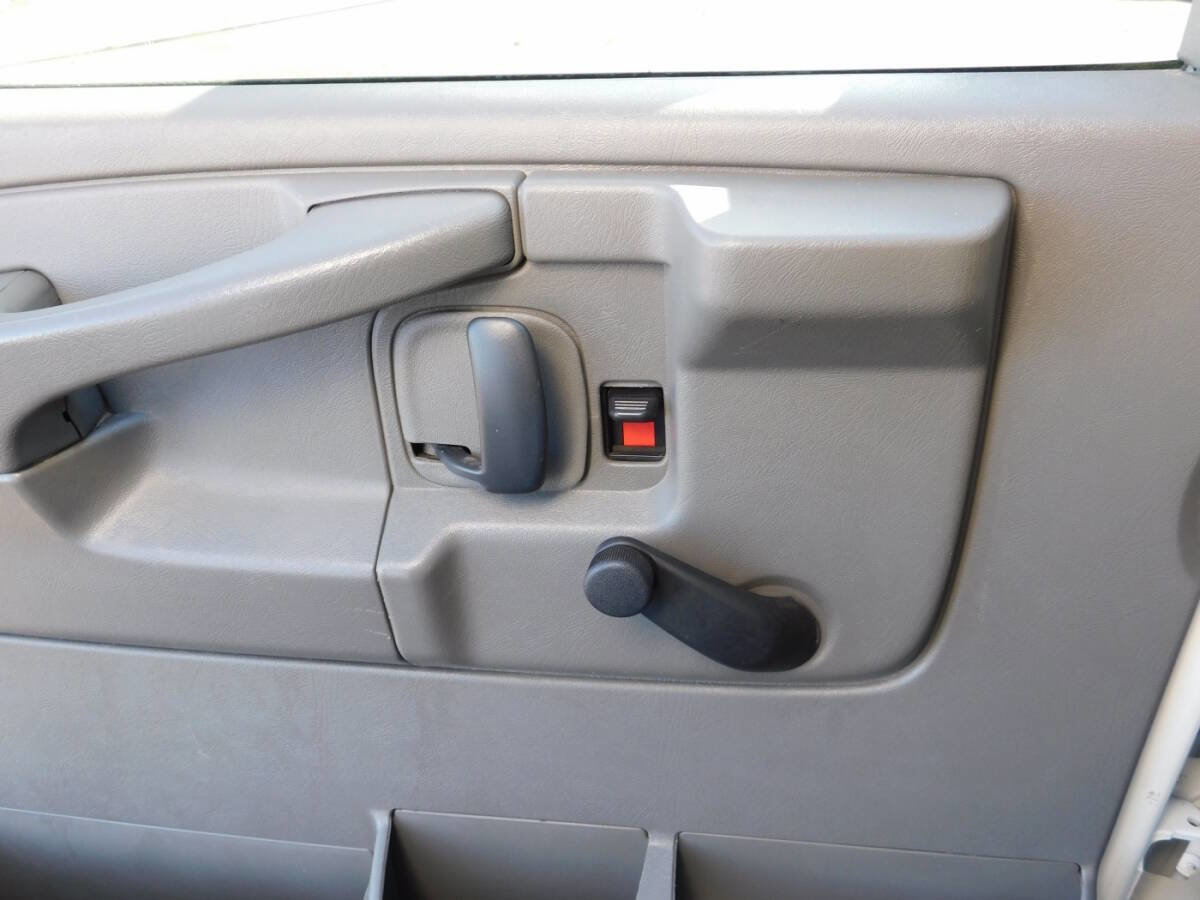 Used 2014 Chevrolet Express 3500 RWD image 17