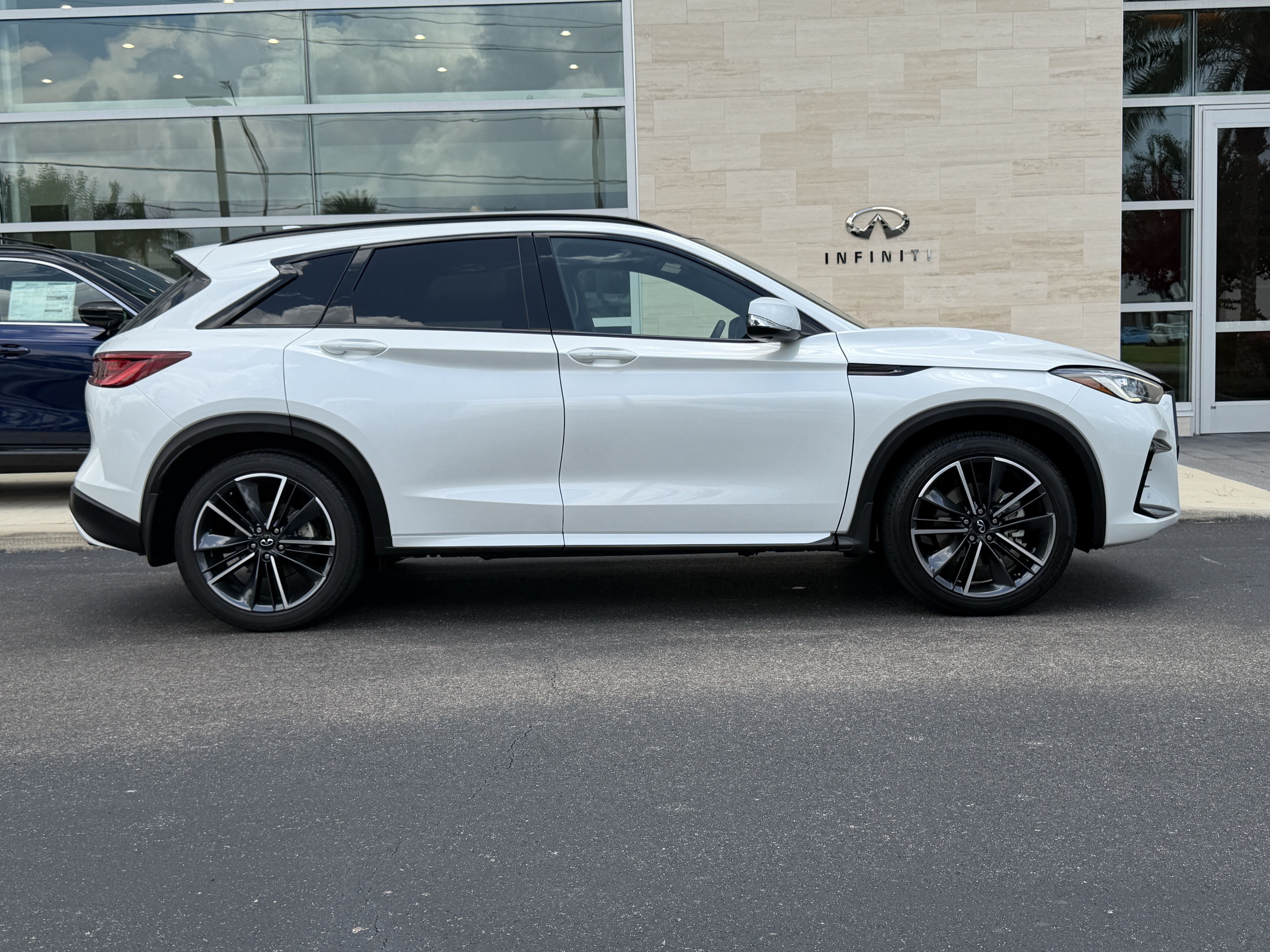 Certified 2023 INFINITI QX50 Sport FWD image 2