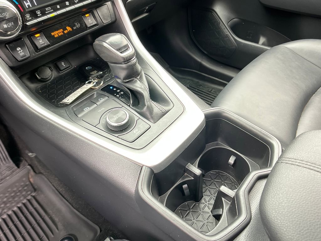 Used 2022 Toyota RAV4 XLE Premium image 19