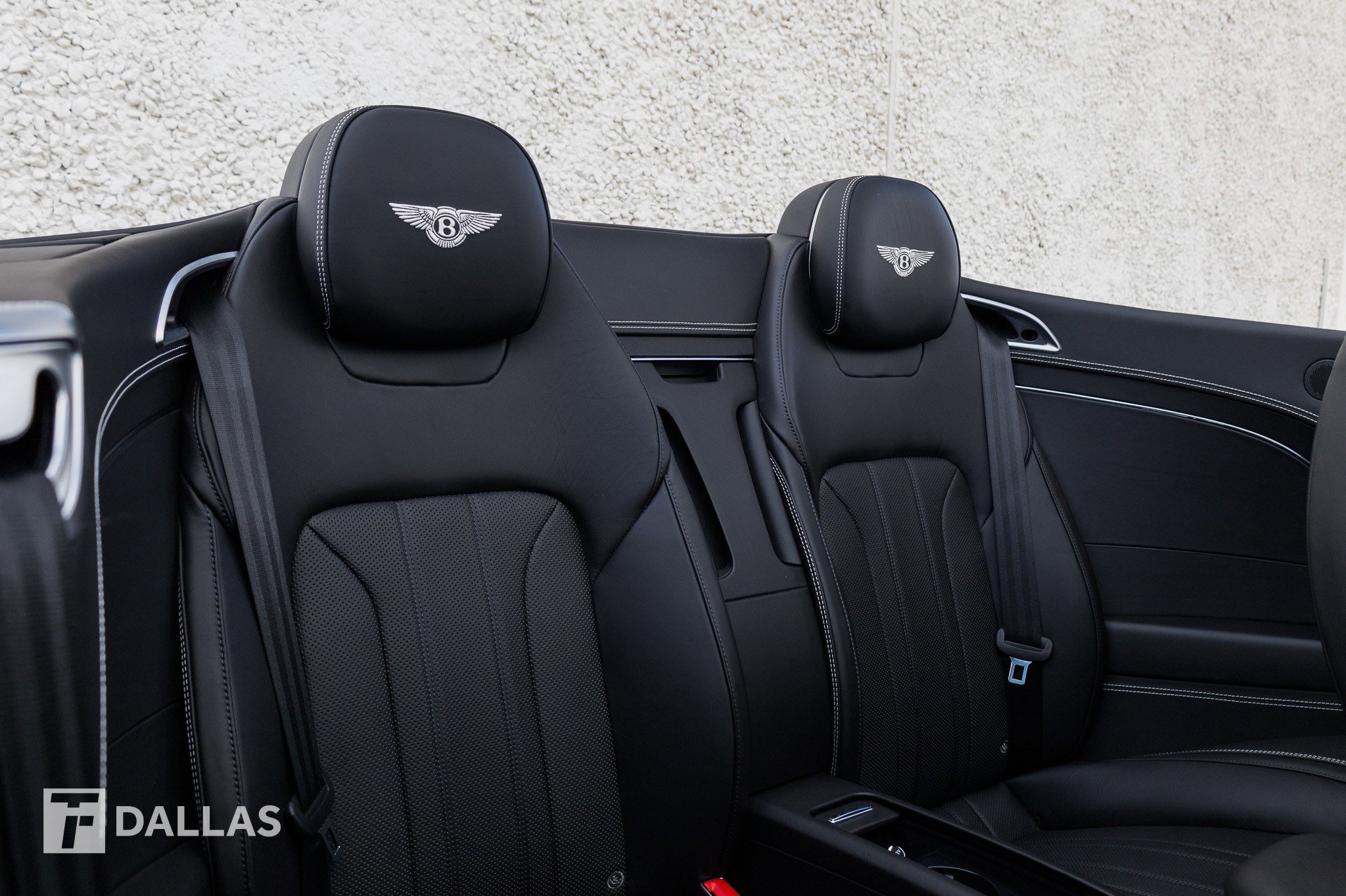 Used 2023 Bentley Continental GT V8 image 32