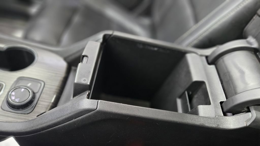 Used 2019 GMC Acadia SLT w/ Black Edition image 23