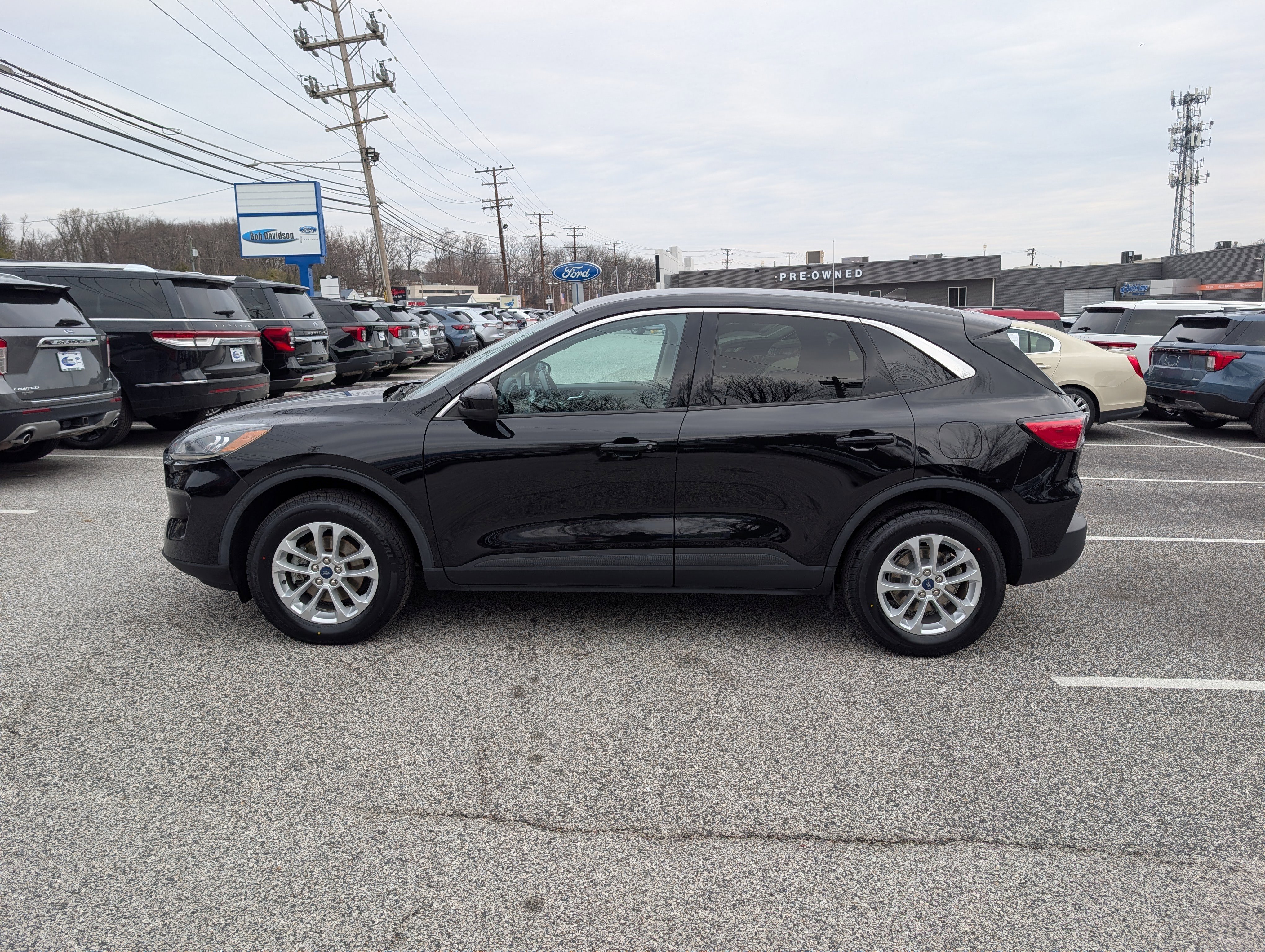 Certified 2020 Ford Escape SE image 3