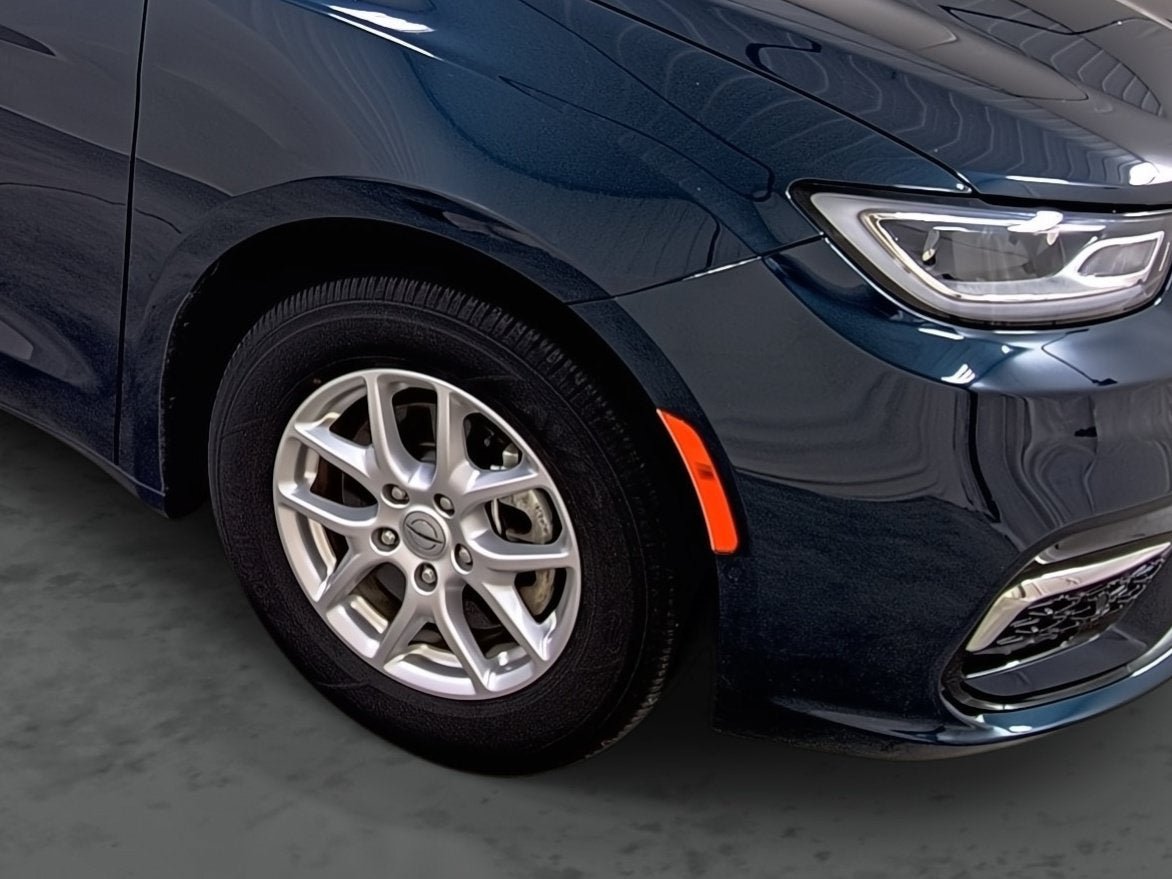 Used 2024 Chrysler Pacifica Touring-L FWD image 14