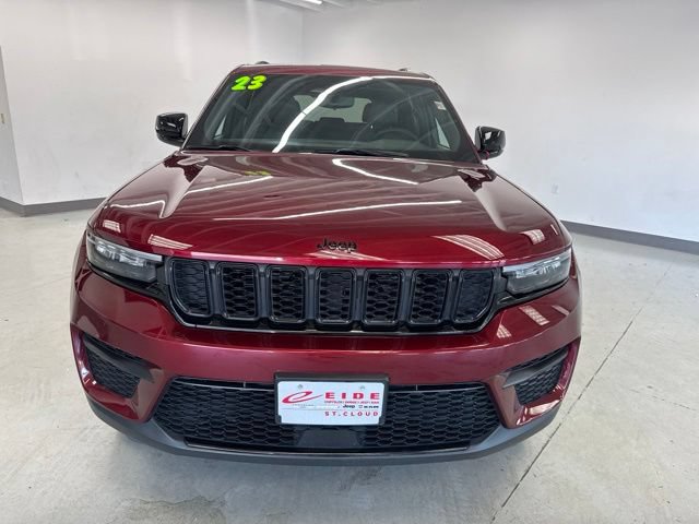 Used 2023 Jeep Grand Cherokee Altitude AWD/4WD image 5