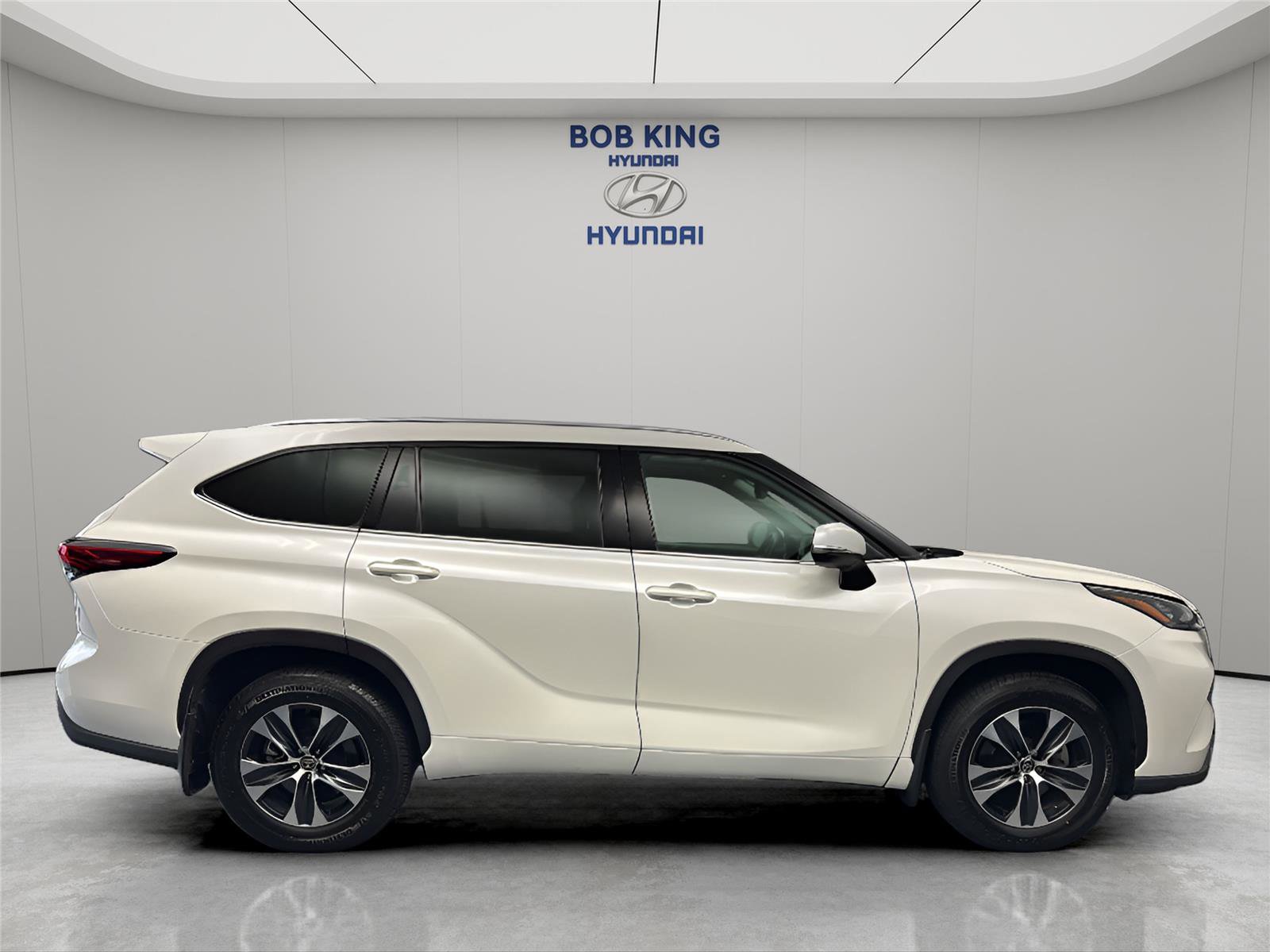 Used 2020 Toyota Highlander XLE FWD image 6