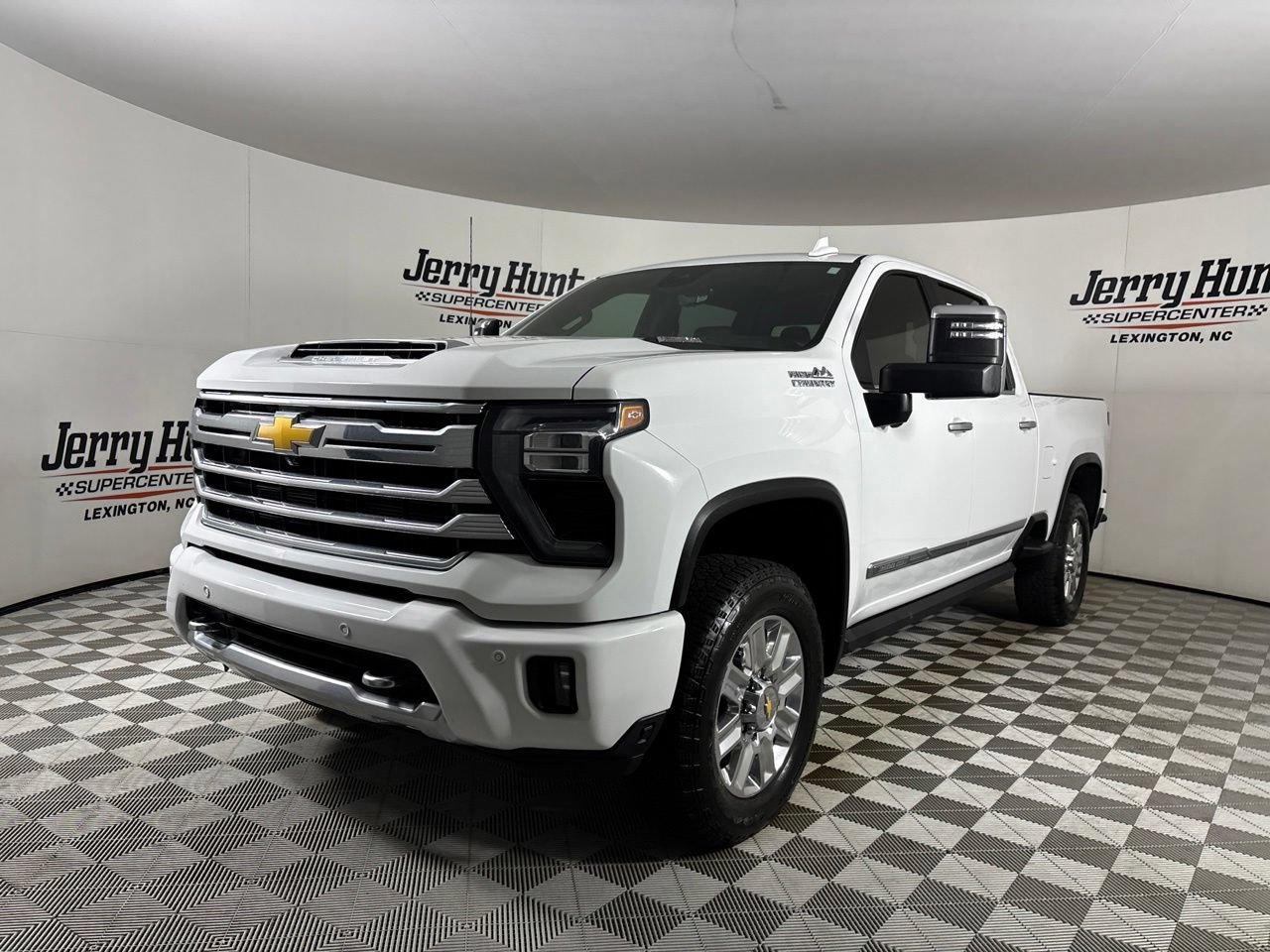 Used 2025 Chevrolet Silverado 3500 High Country w/ Technology Package AWD/4WD image 1