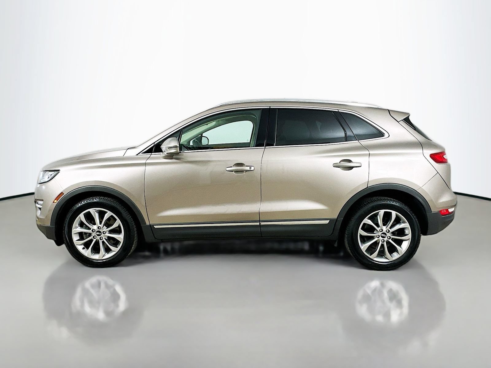 Used 2019 Lincoln MKC Select w/ Select Plus Package AWD/4WD image 8