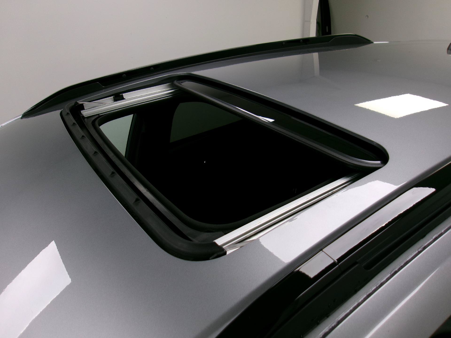 New 2026 Chevrolet Trax RS w/ Sunroof Package FWD image 4