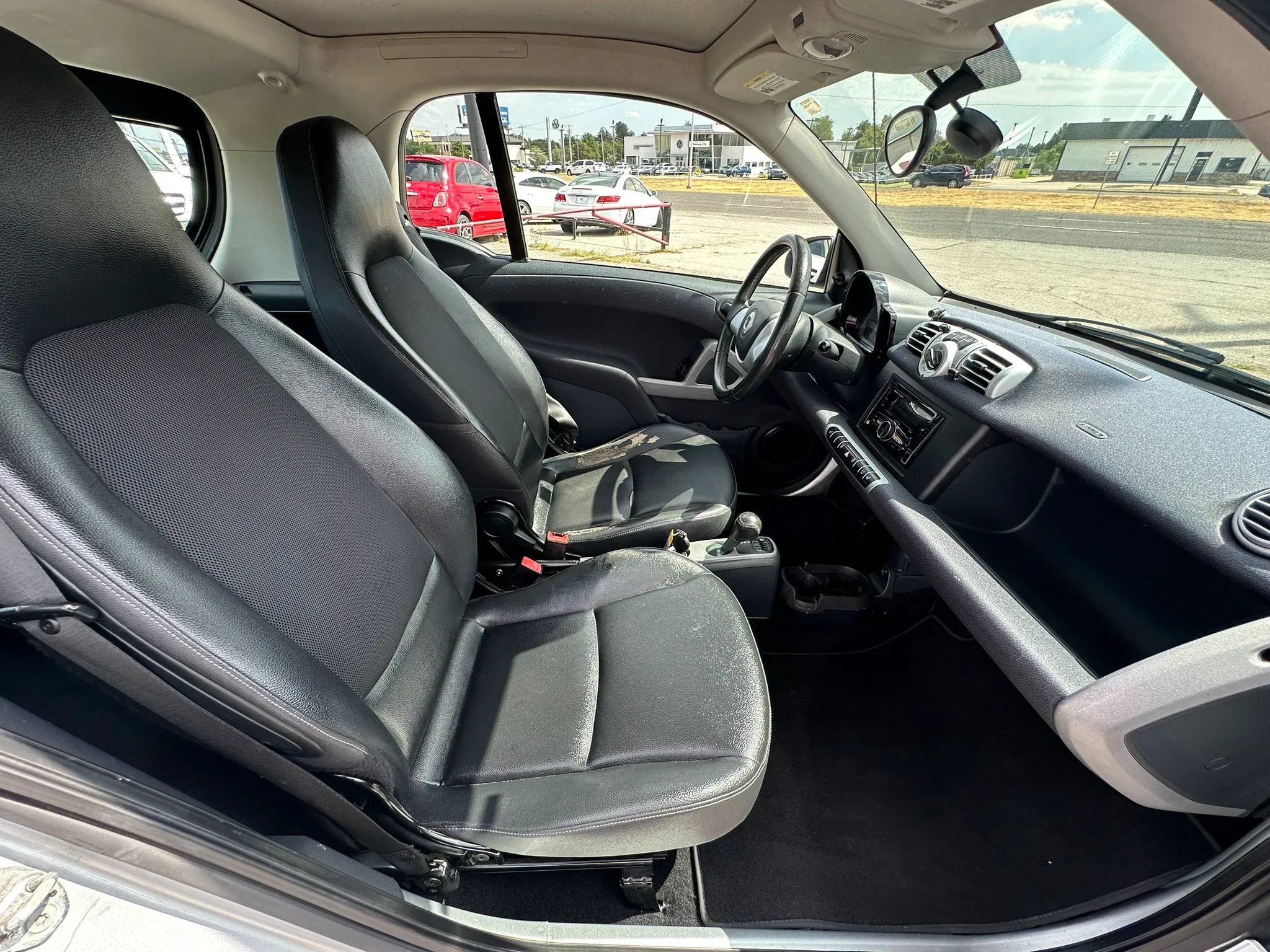 Used 2015 smart fortwo pure RWD image 13