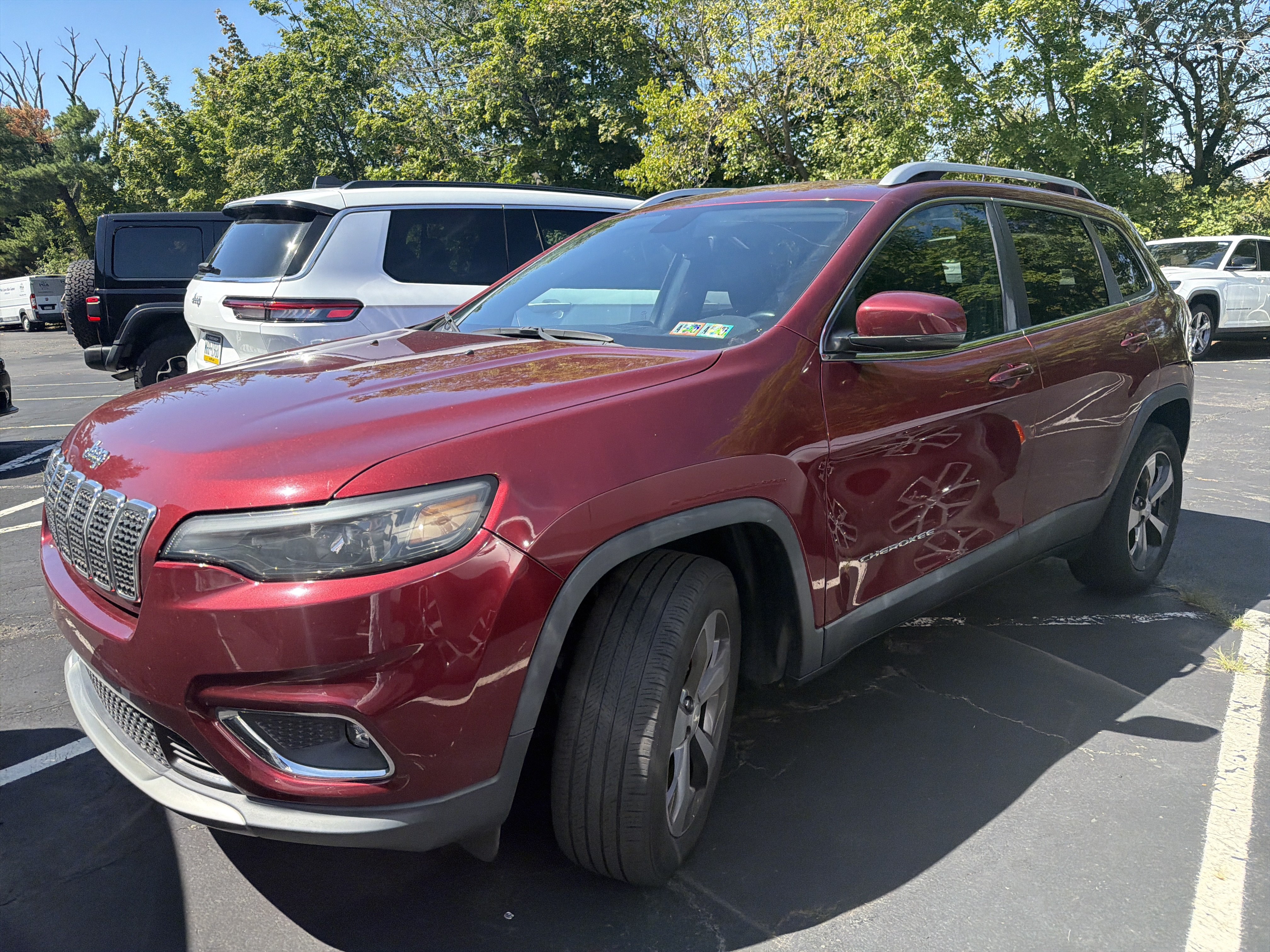 Used 2019 Jeep Cherokee Limited AWD/4WD image 3