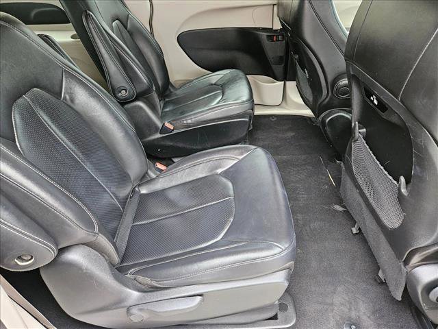 Used 2024 Chrysler Pacifica Select image 20