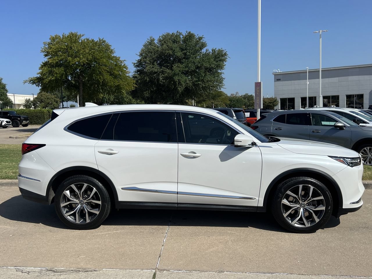 Used 2022 Acura MDX w/ Technology Package FWD image 3
