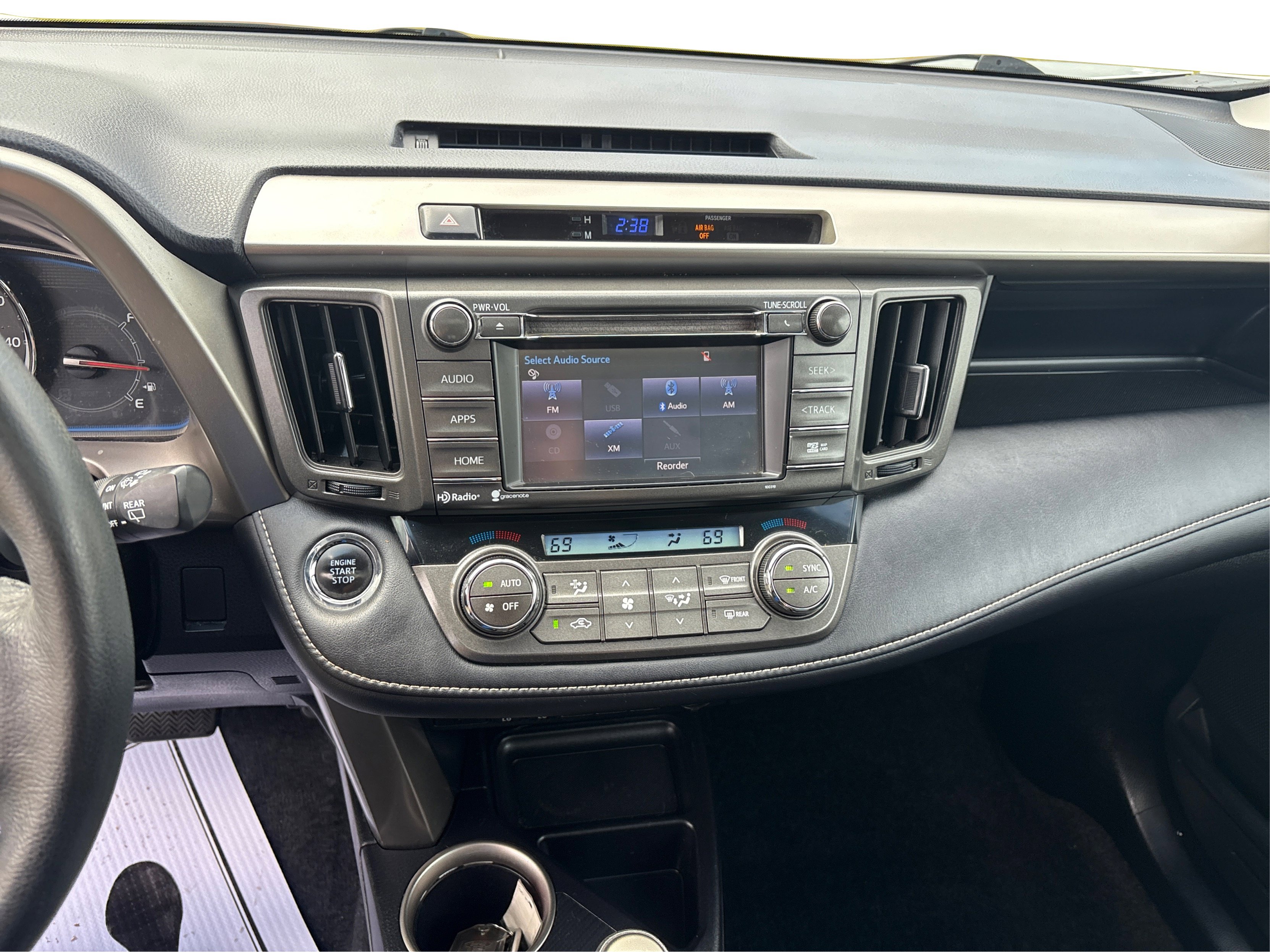 Used 2015 Toyota RAV4 Limited image 16