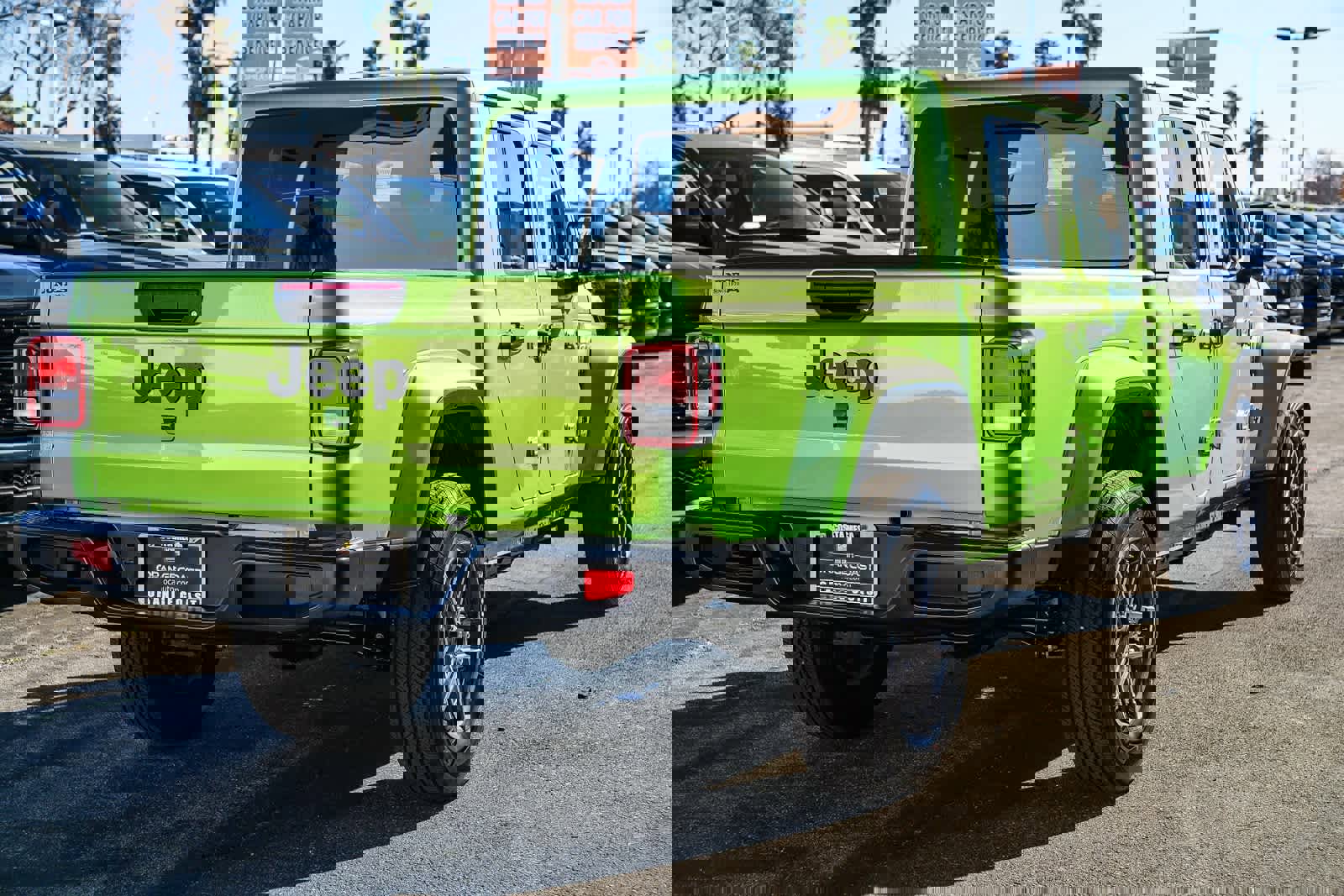 Used 2025 Jeep Gladiator Sport image 4