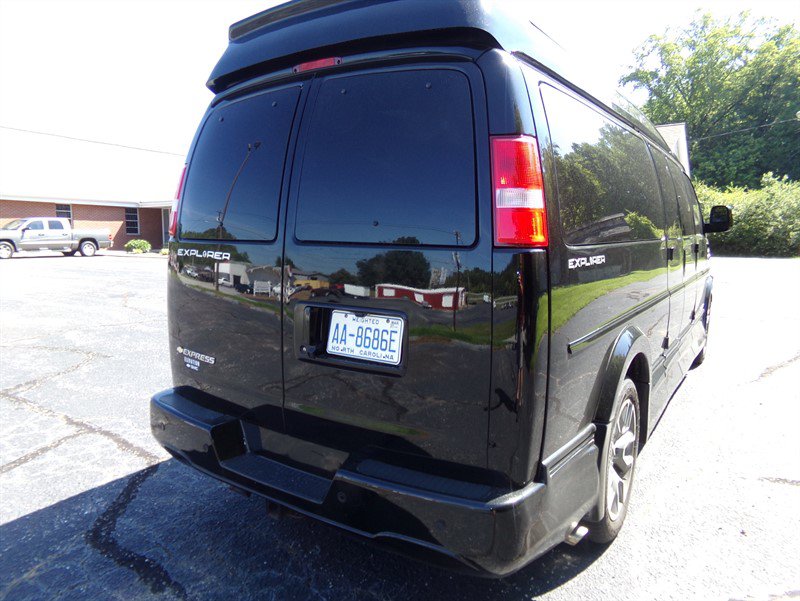 Used 2022 Chevrolet Express 2500 Extended RWD image 7
