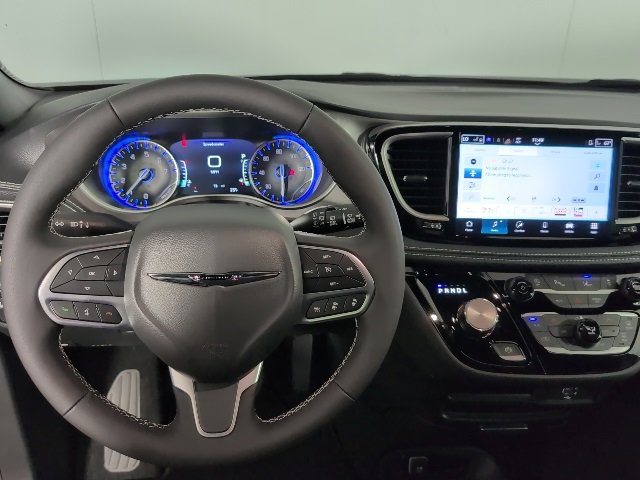 New 2026 Chrysler Pacifica Select image 13