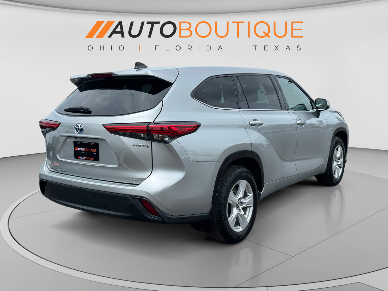 Used 2022 Toyota Highlander LE AWD/4WD image 5
