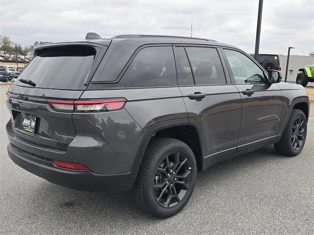 New 2025 Jeep Grand Cherokee Limited image 3