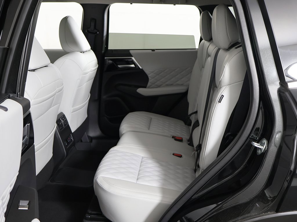 New 2025 Mitsubishi Outlander SEL image 36