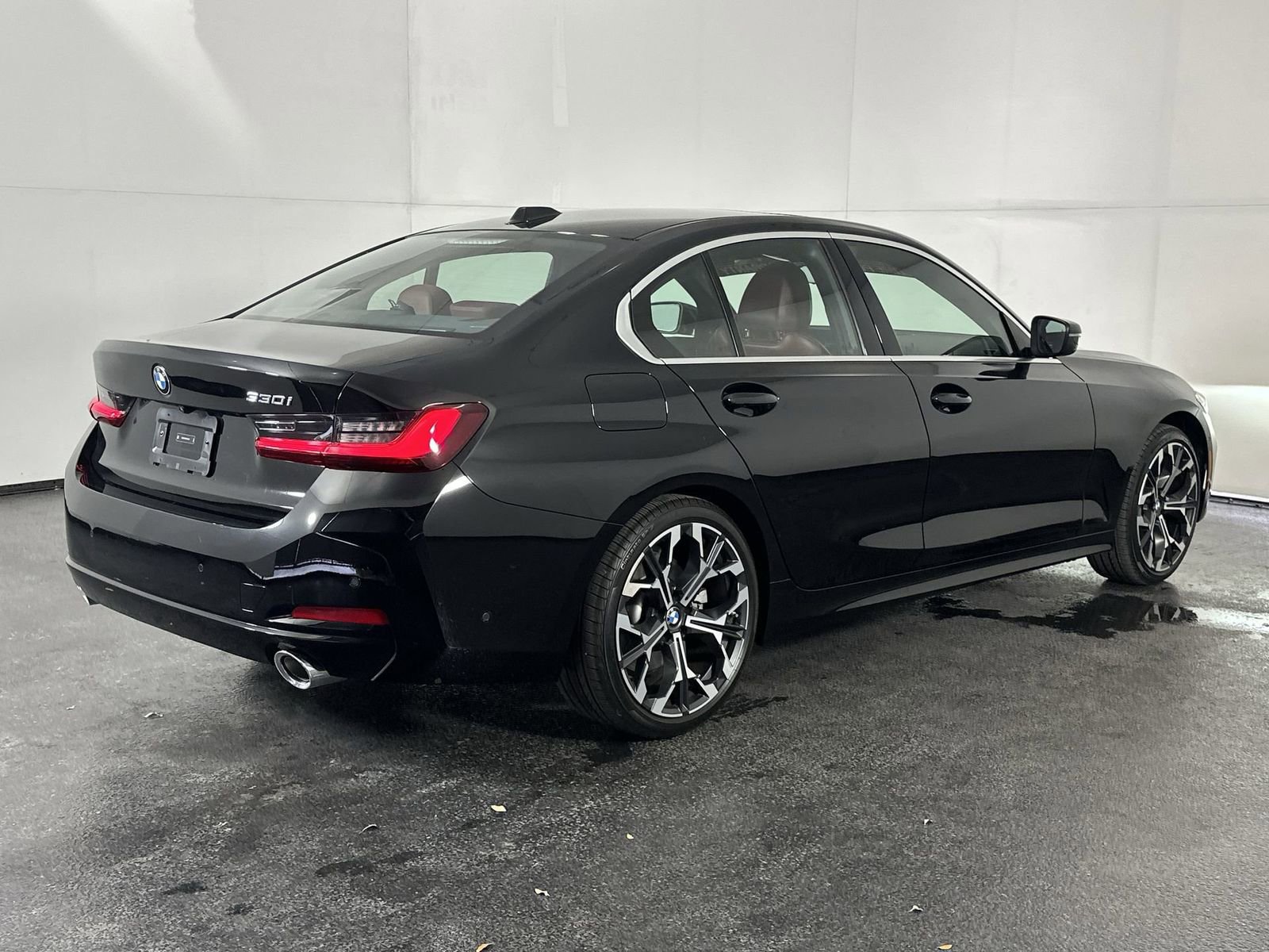 Used 2025 BMW 330i Sedan w/ Premium Package image 8