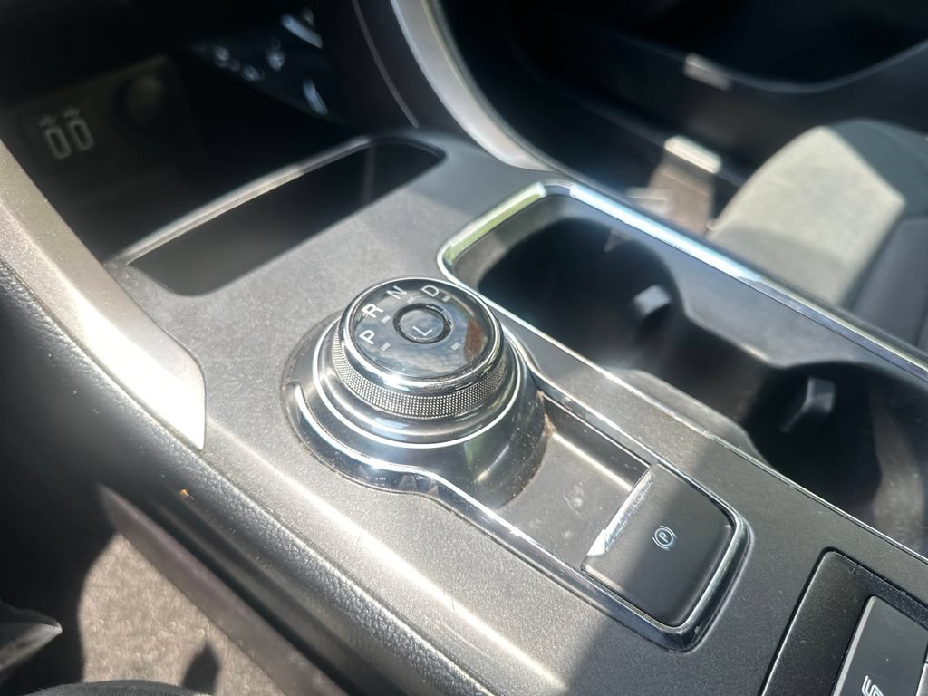 Used 2020 Ford Fusion SE FWD image 28