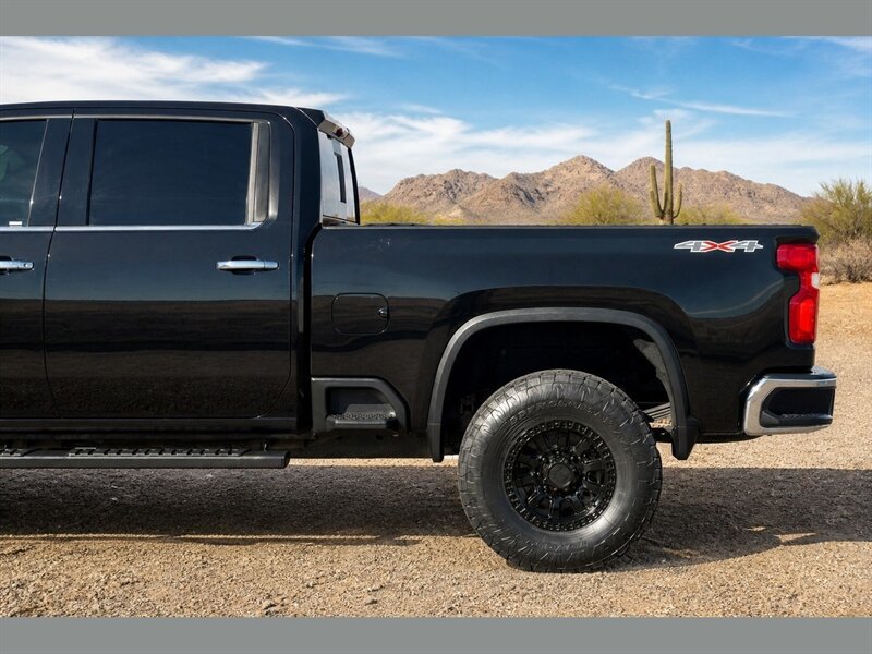 Used 2021 Chevrolet Silverado 2500 LTZ AWD/4WD image 9