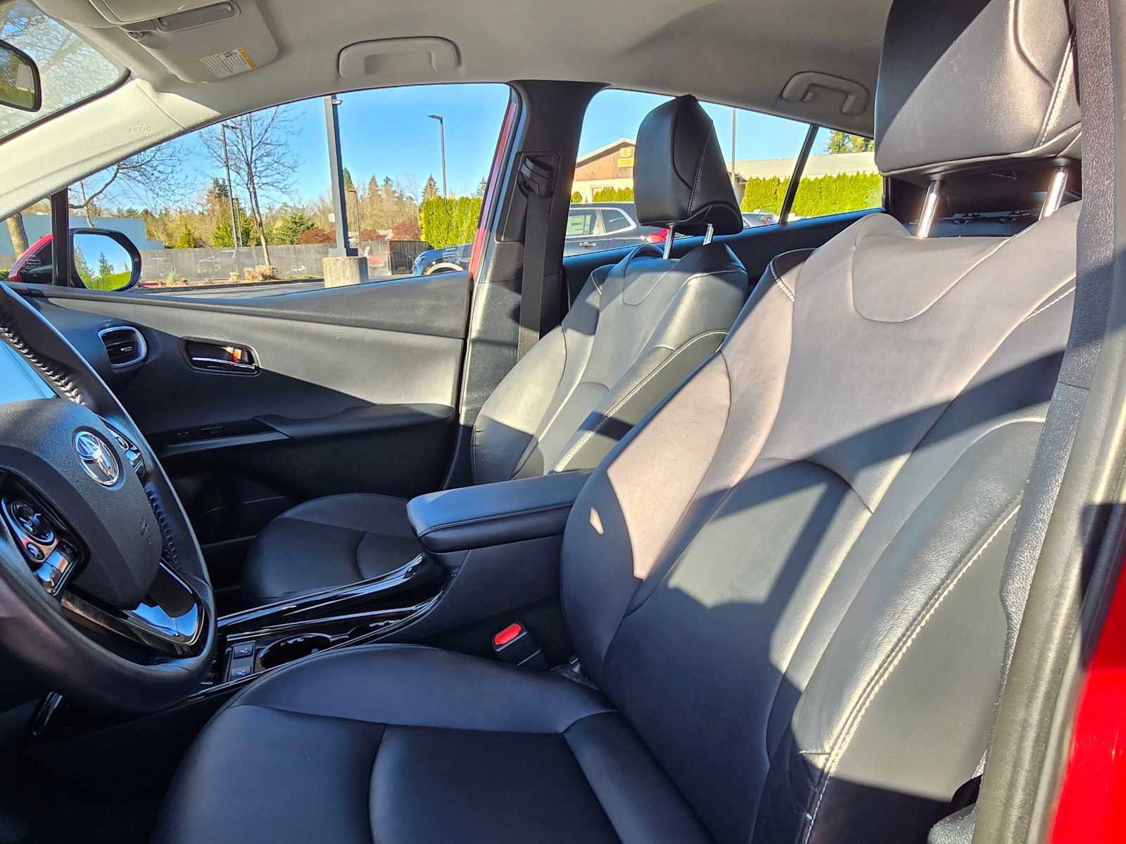 Used 2020 Toyota Prius Prime XLE image 21