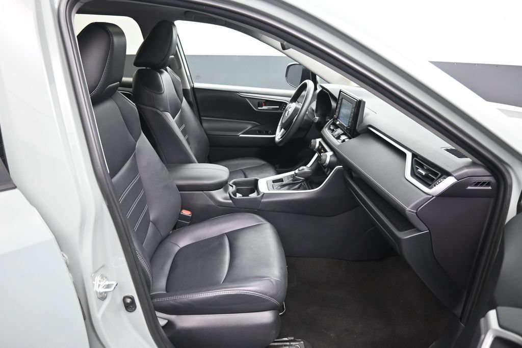 Certified 2020 Toyota RAV4 XLE Premium AWD/4WD image 26