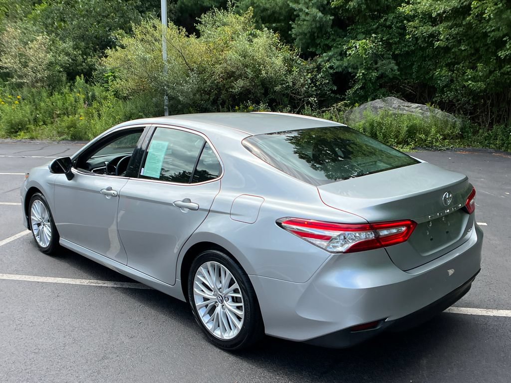 Used 2018 Toyota Camry XLE FWD image 3