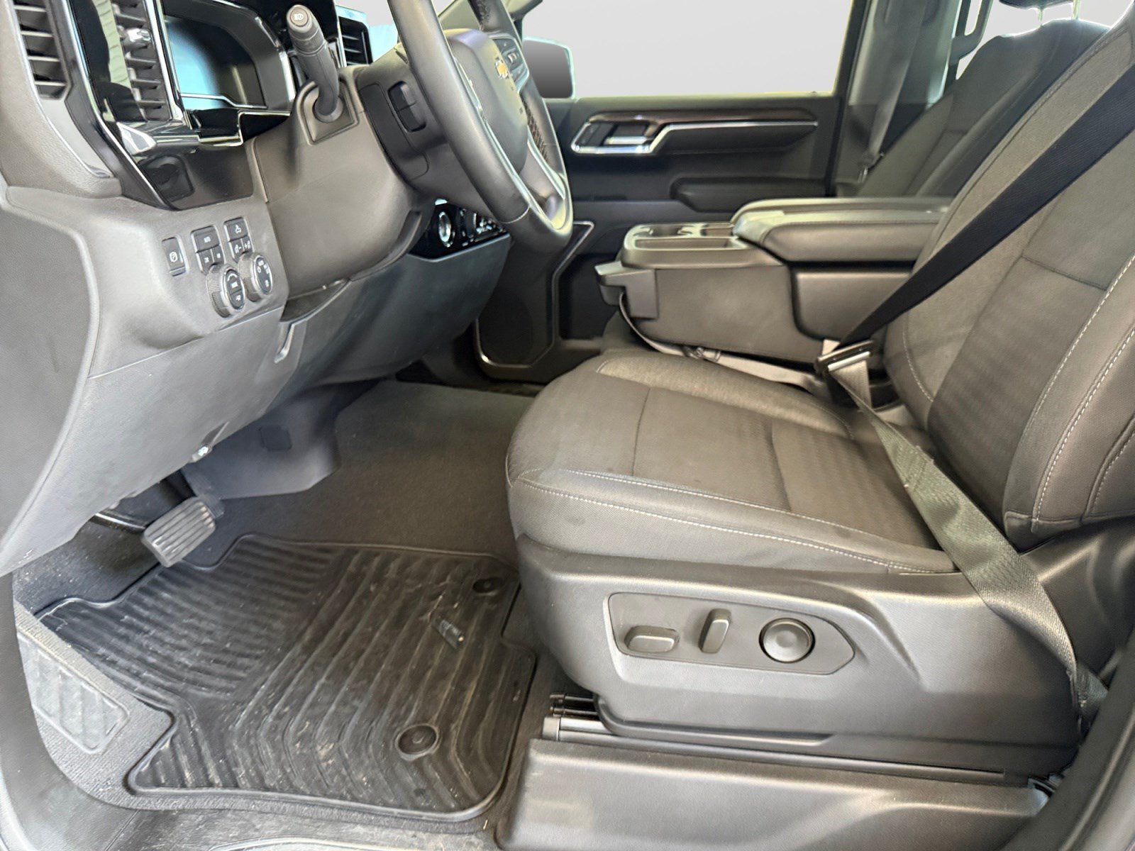 Used 2023 Chevrolet Silverado 1500 LT AWD/4WD image 11