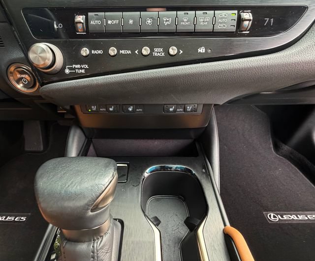 Certified 2024 Lexus ES 300h w/ Premium Package FWD image 27