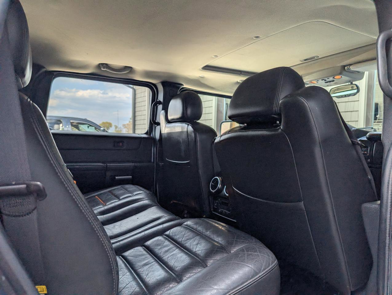 Used 2005 HUMMER H2 w/ Preferred Equipment Group image 21