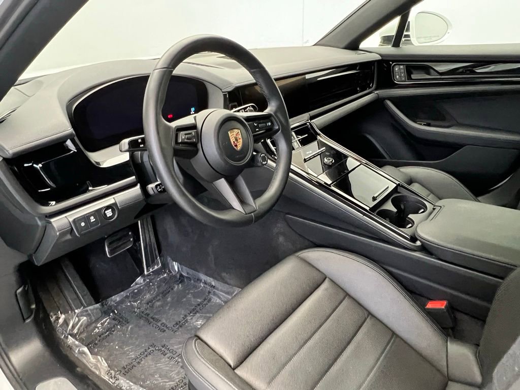 Used 2024 Porsche Panamera image 4