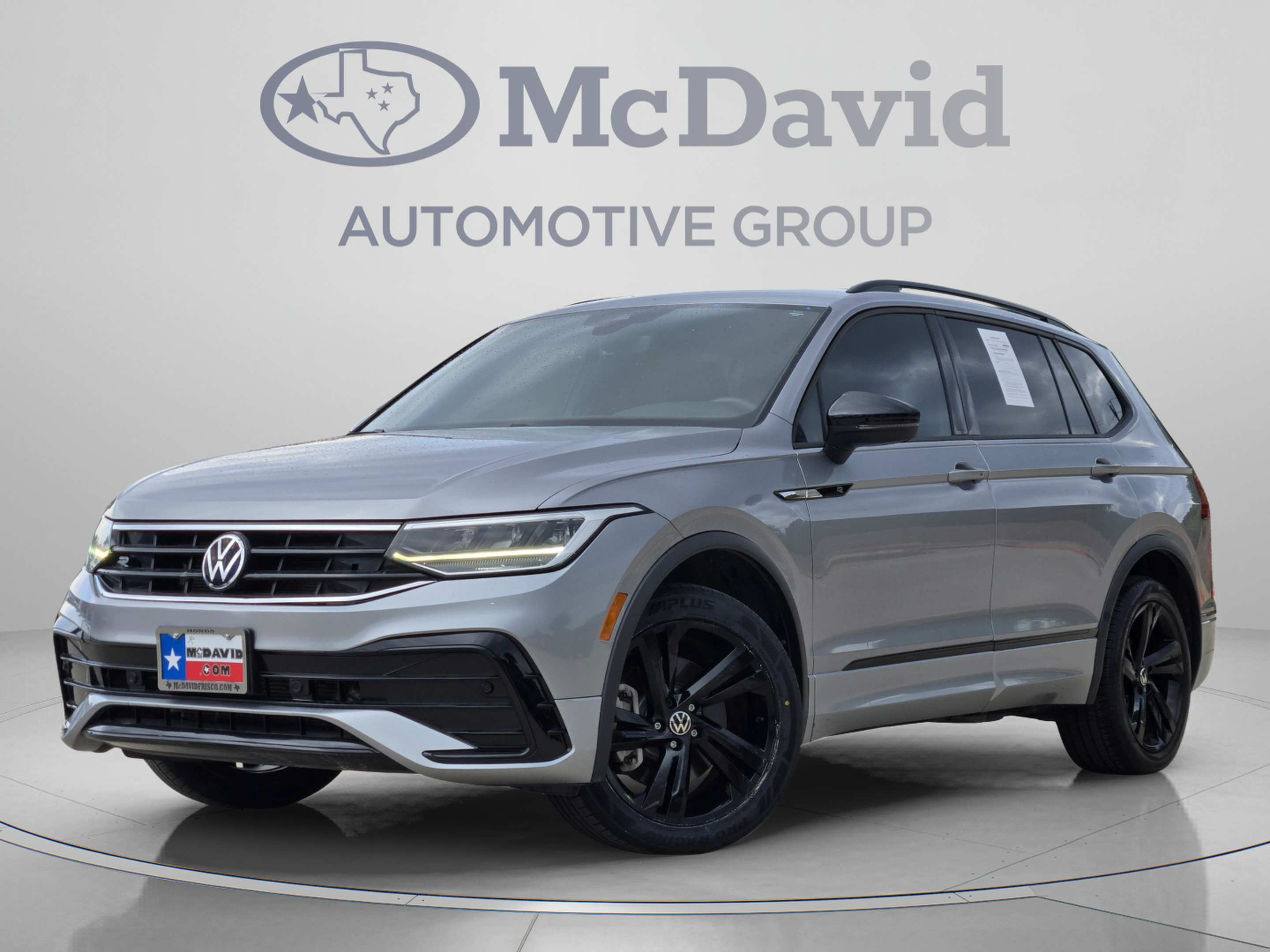 Used 2024 Volkswagen Tiguan SE R-Line FWD image 1