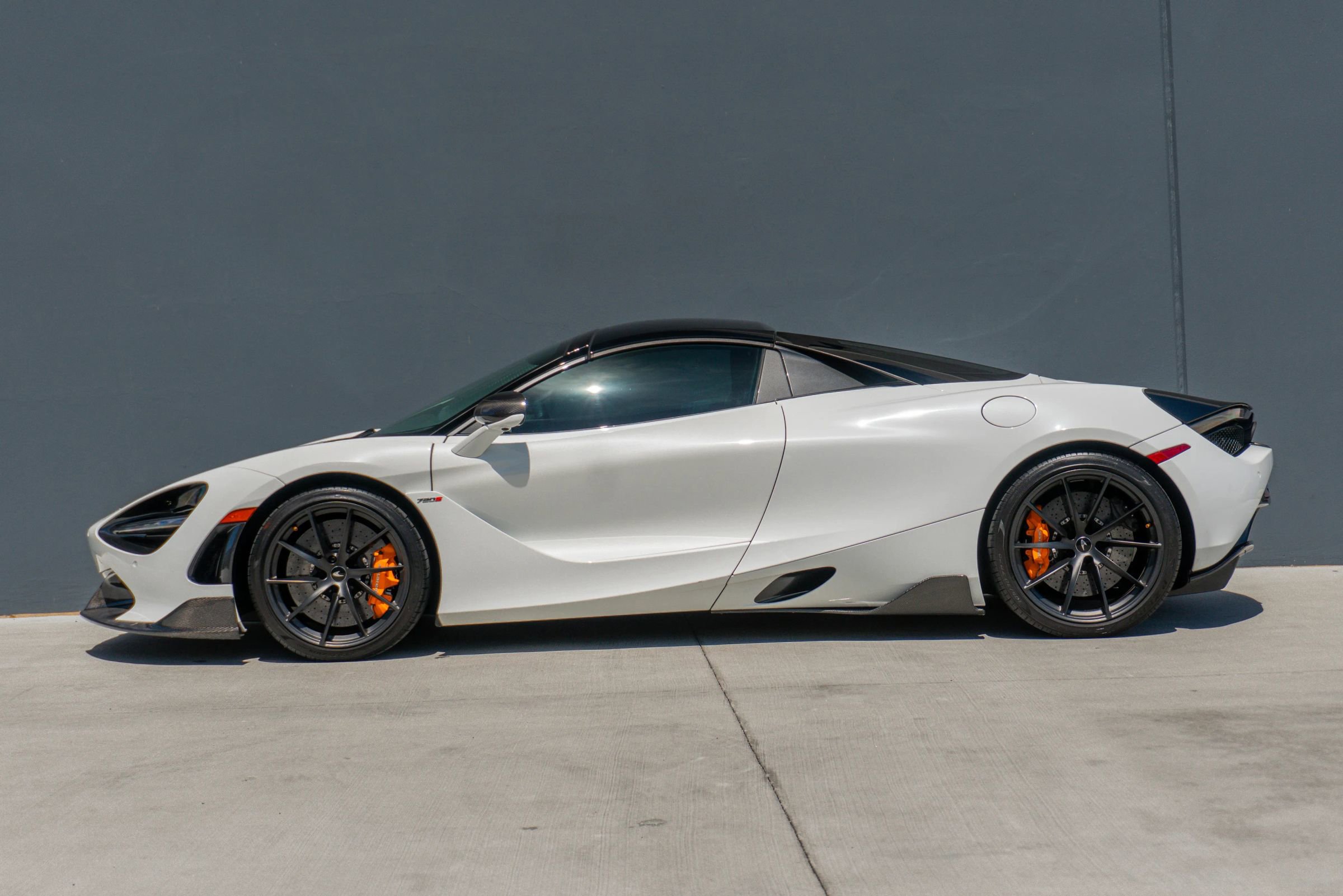 Used 2021 McLaren 720S Spider image 2